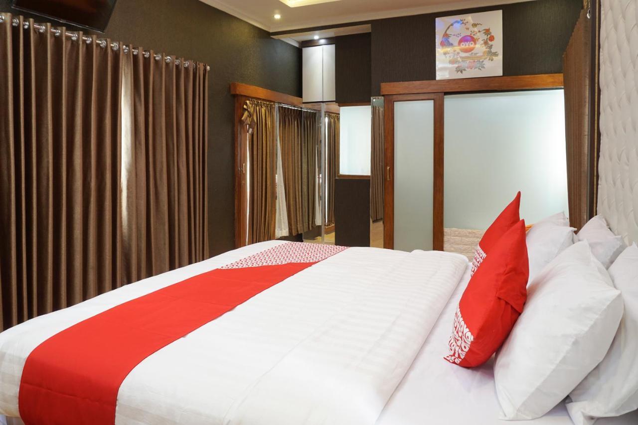 Super Oyo 444 Rafitha Homestay Baturetno Εξωτερικό φωτογραφία
